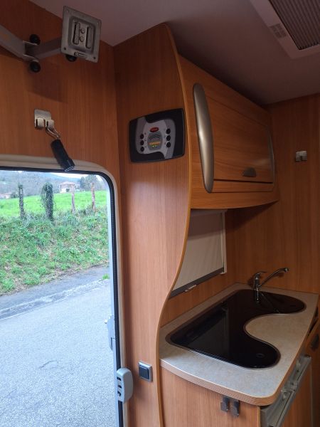 En venta Challenger GENESIS 43 Rojo 2008 Cantabria foto 10