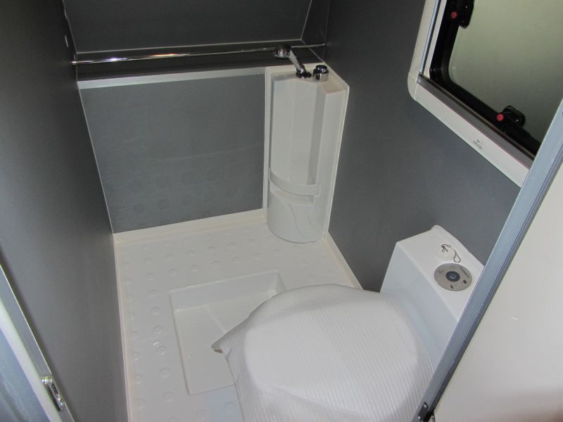 En venta Across Safari 485 SDL  Blanco 2025 Sevilla foto 9