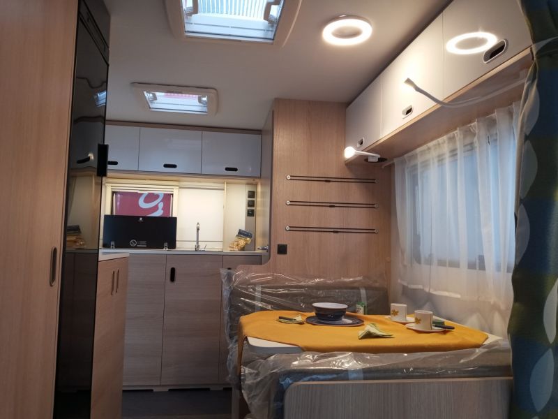 En venta Adria Aviva 442 PH Blanco 2021 Álava foto 2