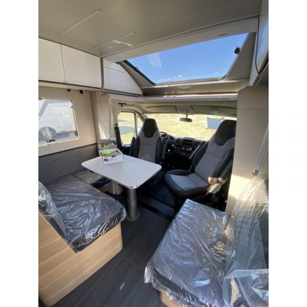 En venta Adria Matrix Plus 670 SC Blanco 2021 Barcelona foto 2