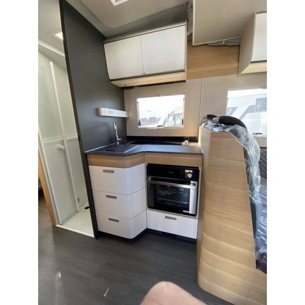 En venta Adria Matrix Plus 670 SC Blanco 2021 Barcelona foto 4