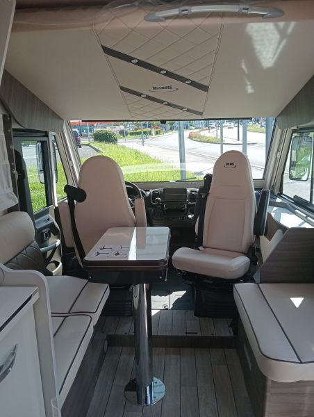 En venta McLouis Autocaravana Integral - Nevis 881 Blanco 2025 Guipúzcoa foto 4