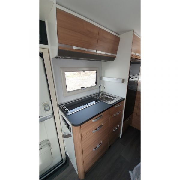 En venta Adria Coral XL Axess 600 DP 2021 Blanco 2021 Barcelona foto 5