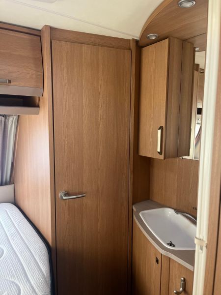 En venta Knaus Sport 500 FDK Blanco 2016 Barcelona foto 5