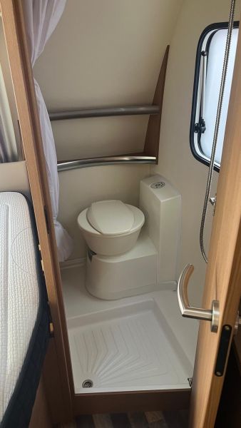 En venta Knaus Sport 500 FDK Blanco 2016 Barcelona foto 13
