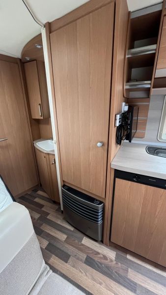 En venta Knaus Sport 500 FDK Blanco 2016 Barcelona foto 18