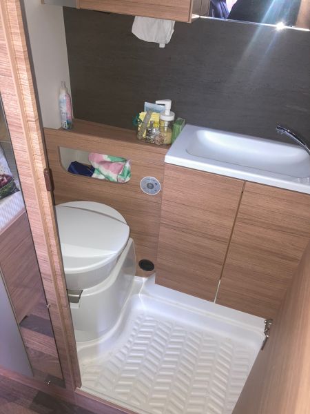 En venta Weinsberg Caraone 400LK Blanco 2020 Barcelona foto 6