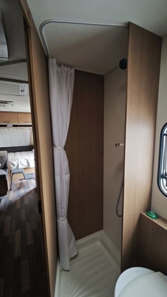 En venta Knaus 580 QS SPORT Blanco 2015 Barcelona foto 9