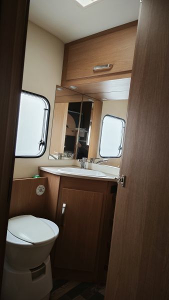 En venta Knaus 580 QS SPORT Blanco 2015 Barcelona foto 10