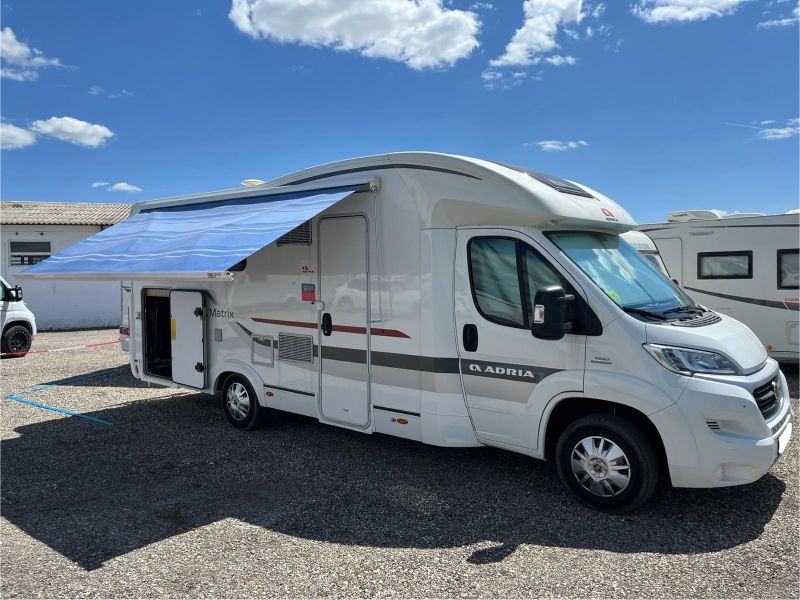 En venta Adria Matrix Axess 670 SP Blanco 2015 Madrid foto 2