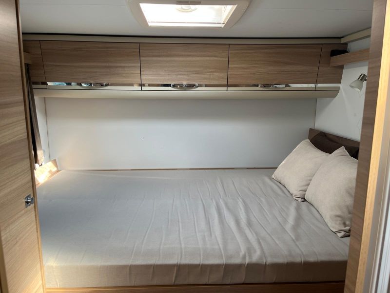 En venta Adria Matrix Axess 670 SP Blanco 2015 Madrid foto 4