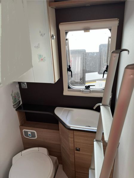 En venta Adria Matrix Axess 670 SP Blanco 2015 Madrid foto 6