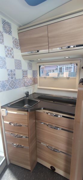En venta Adria Matrix Axess 670 SP Blanco 2015 Madrid foto 7