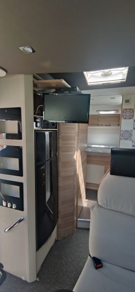 En venta Adria Matrix Axess 670 SP Blanco 2015 Madrid foto 8