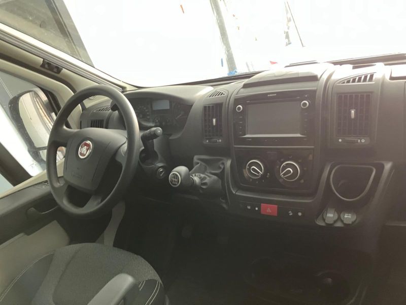 En venta Fiat 130 CV SUNLIGTH Blanco 2019 Zaragoza foto 5