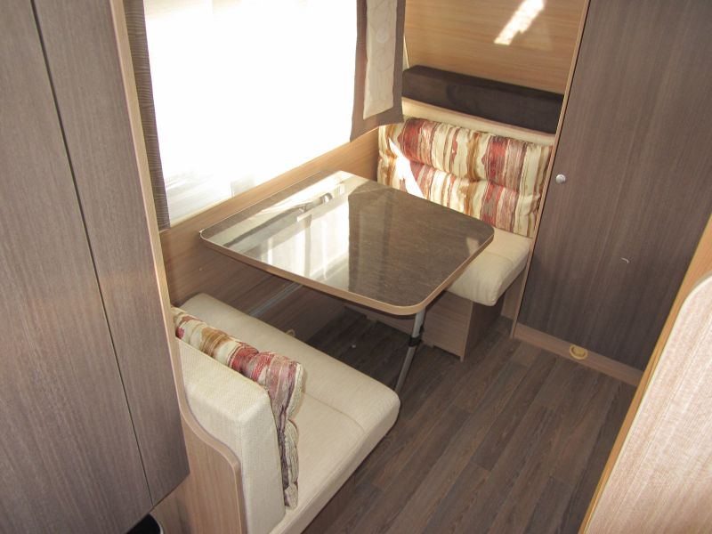 En venta Bürstner PREMIO PLUS 550TK Blanco 2014 Sevilla foto 7