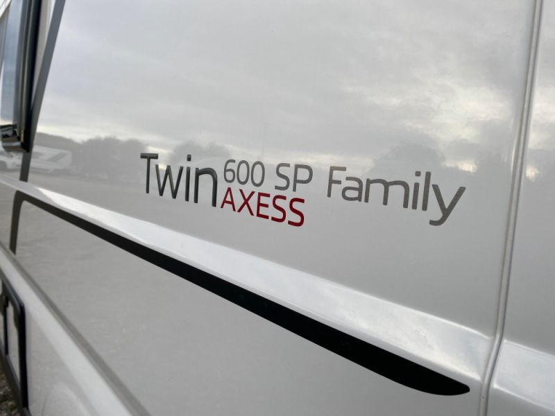 En venta Adria Twin Axess 600 SP family ocasión Blanco 2022 Barcelona foto 13