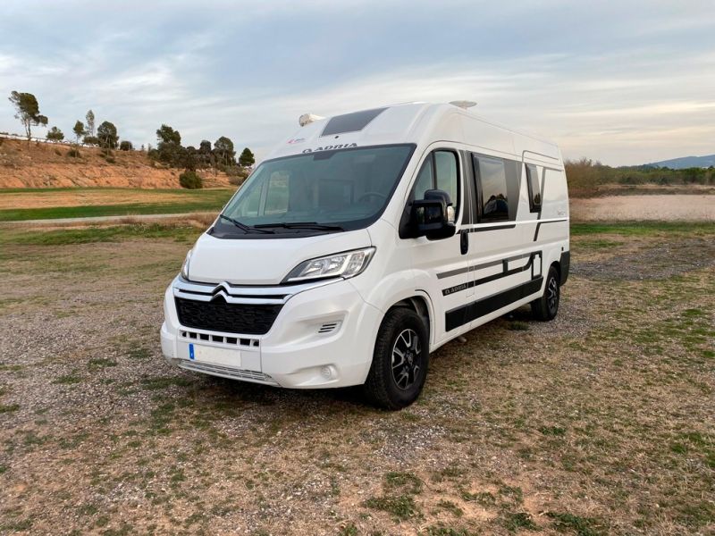 En venta Adria Twin Axess 600 SP family ocasión Blanco 2022 Barcelona foto 4