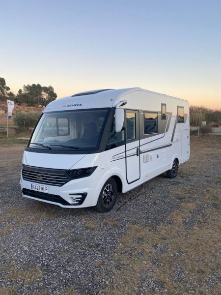 En venta Adria Adria Sonic Plus 600SL Ocasión Blanco 2023 Barcelona foto 3