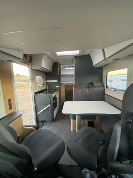 En venta Adria Adria Sonic Plus 600SL Ocasión Blanco 2023 Barcelona foto 4
