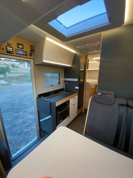 En venta Adria Adria Sonic Plus 600SL Ocasión Blanco 2023 Barcelona foto 8