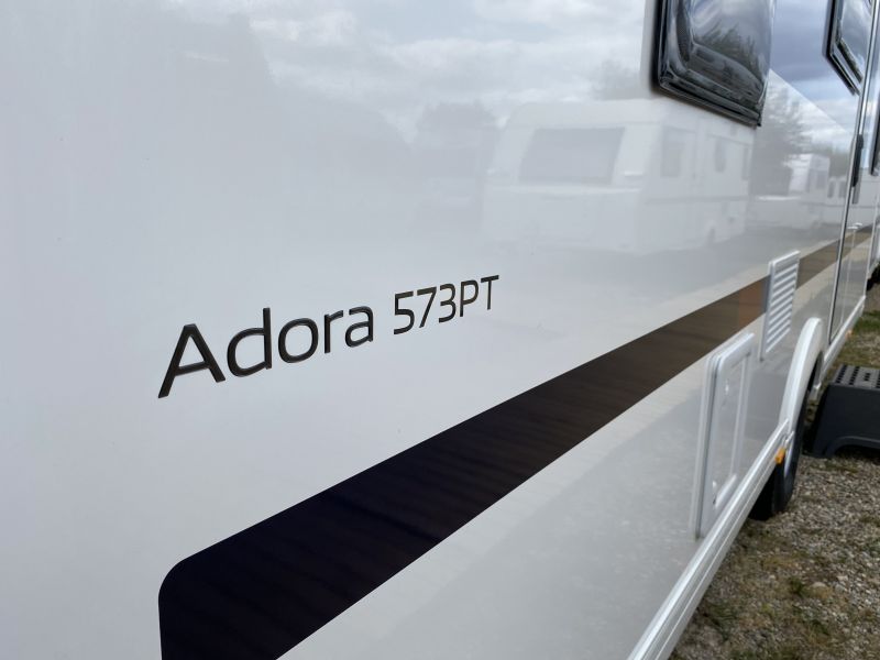 En venta Adria Adora 573 PT (Nueva outlet) Blanco 2023 Barcelona foto 3