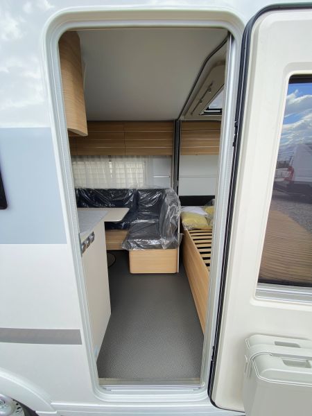 En venta Adria Adora 573 PT (Nueva outlet) Blanco 2023 Barcelona foto 4