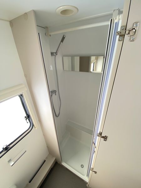 En venta Adria Adora 573 PT (Nueva outlet) Blanco 2023 Barcelona foto 6