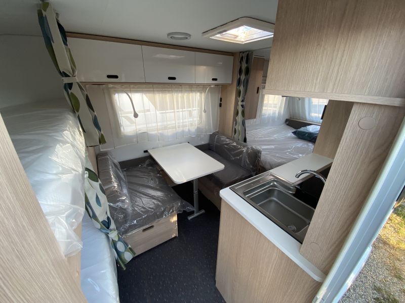 En venta Adria Aviva 472 PK Blanco 2025 Barcelona foto 5