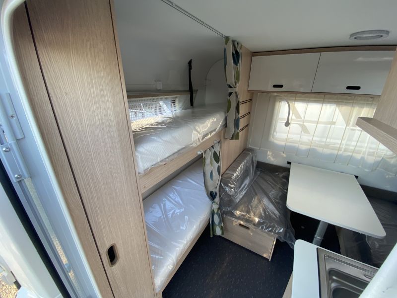 En venta Adria Aviva 472 PK Blanco 2025 Barcelona foto 7