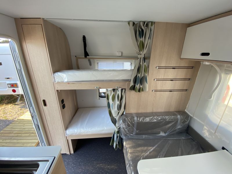En venta Adria Aviva 472 PK Blanco 2025 Barcelona foto 8