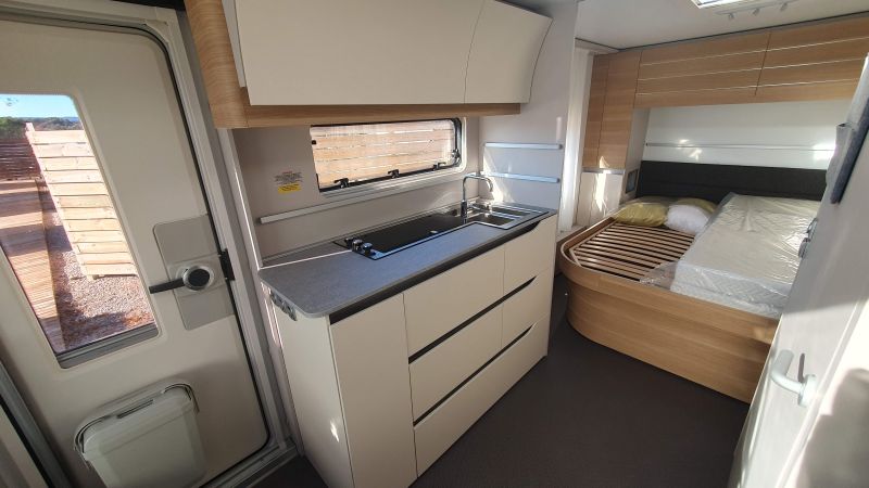 En venta Adria ADORA 593 UP Blanco 2023 Barcelona foto 9