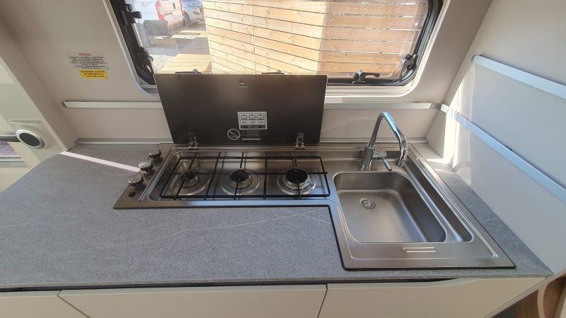 En venta Adria ADORA 593 UP Blanco 2023 Barcelona foto 11