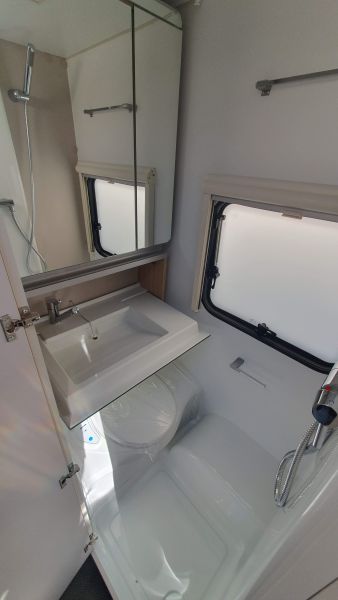 En venta Adria ADORA 593 UP Blanco 2023 Barcelona foto 19