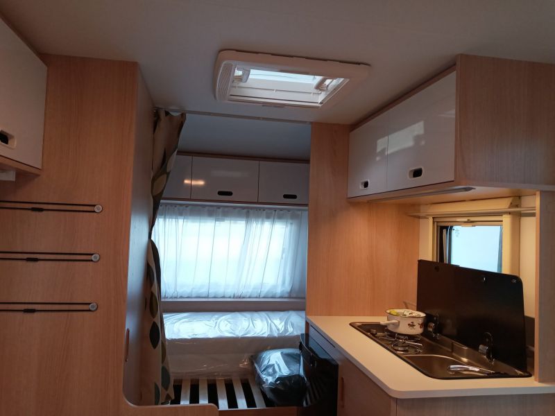 En venta Adria Aviva 400 PS 2021 Nuevo Blanco 2021 Álava foto 2