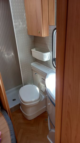 En venta Bürstner Solano T602 Blanco 2007 Madrid foto 14