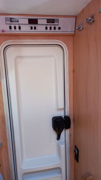 En venta Bürstner Solano T602 Blanco 2007 Madrid foto 21