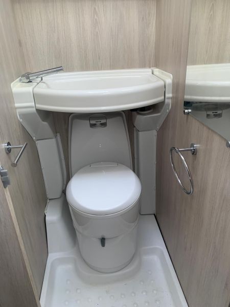 En venta Caravelair Alba 426 Family Blanco 2020 Madrid foto 5