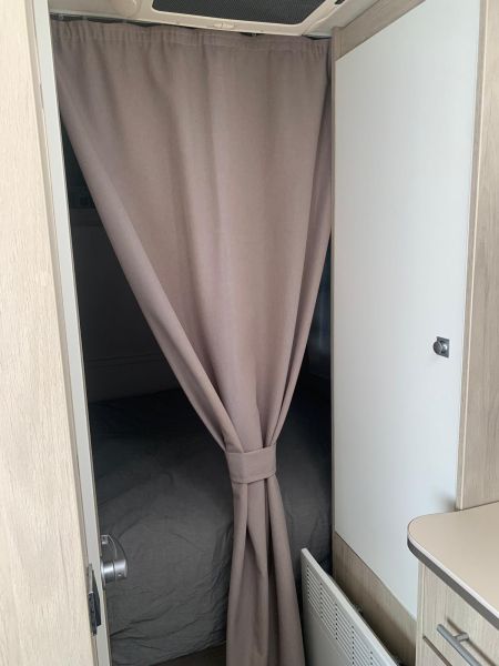 En venta Caravelair Alba 426 Family Blanco 2020 Madrid foto 6