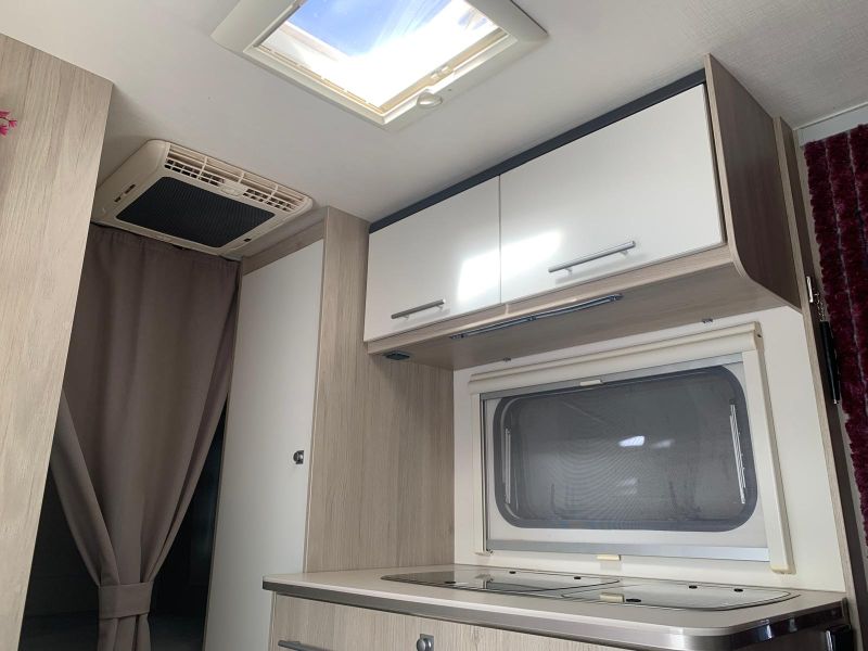 En venta Caravelair Alba 426 Family Blanco 2020 Madrid foto 8