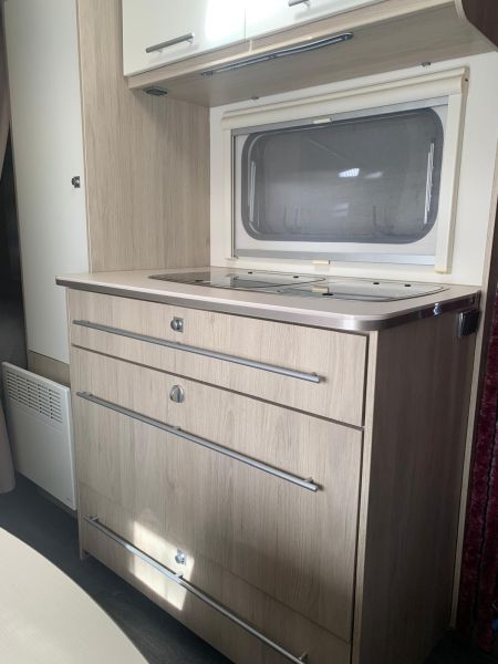En venta Caravelair Alba 426 Family Blanco 2020 Madrid foto 9