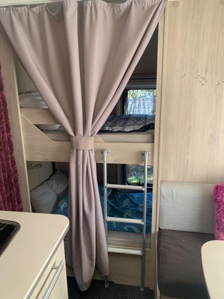 En venta Caravelair Alba 426 Family Blanco 2020 Madrid foto 10