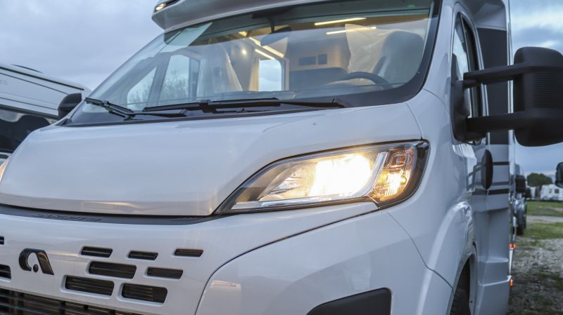 En venta Adria Matrix Axess 670 SC Blanco 2025 Barcelona foto 1