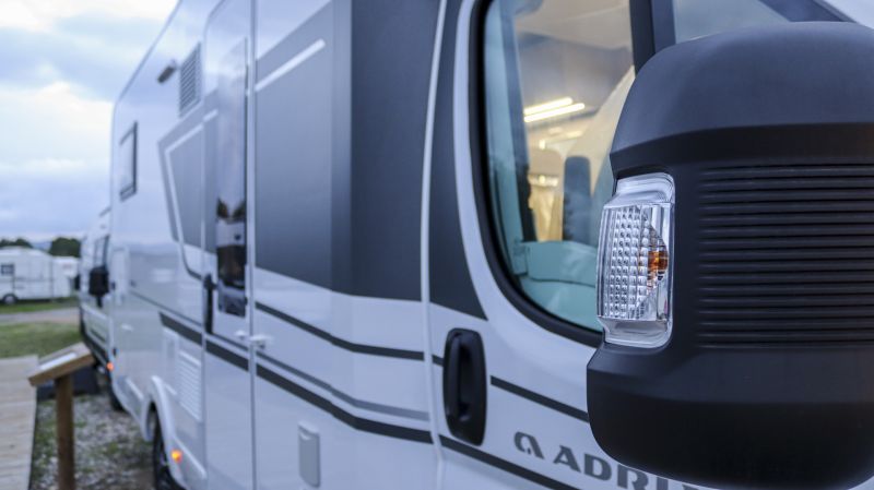 En venta Adria Matrix Axess 670 SC Blanco 2025 Barcelona foto 2
