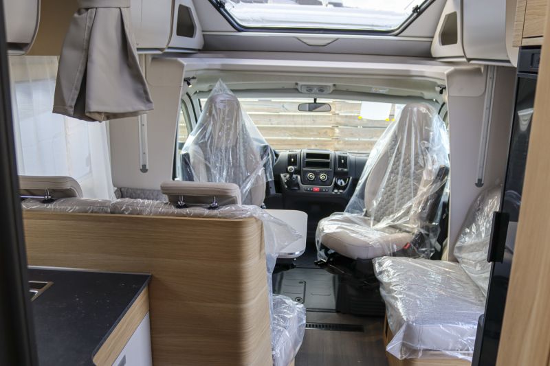 En venta Adria Matrix Axess 670 SC Blanco 2025 Barcelona foto 3