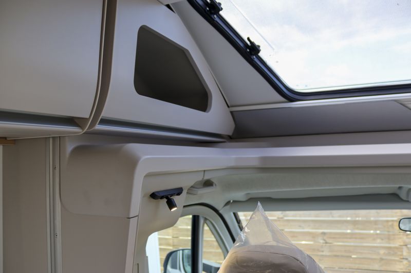 En venta Adria Matrix Axess 670 SC Blanco 2025 Barcelona foto 5