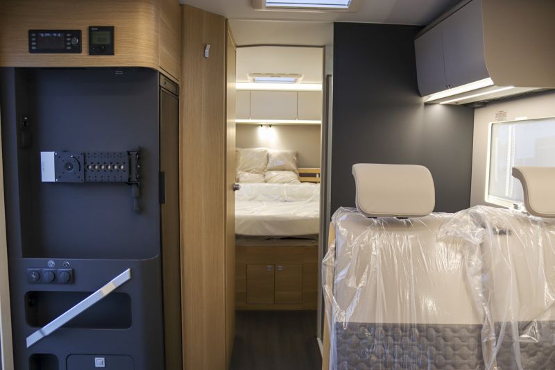 En venta Adria Matrix Axess 670 SC Blanco 2025 Barcelona foto 7