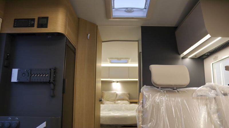 En venta Adria Matrix Axess 670 SC Blanco 2025 Barcelona foto 11