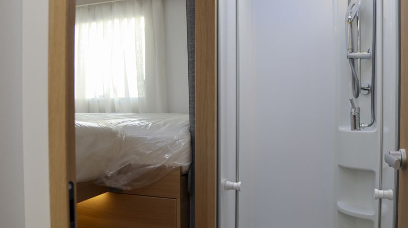 En venta Adria Matrix Axess 670 SC Blanco 2025 Barcelona foto 12