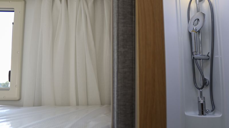 En venta Adria Matrix Axess 670 SC Blanco 2025 Barcelona foto 13